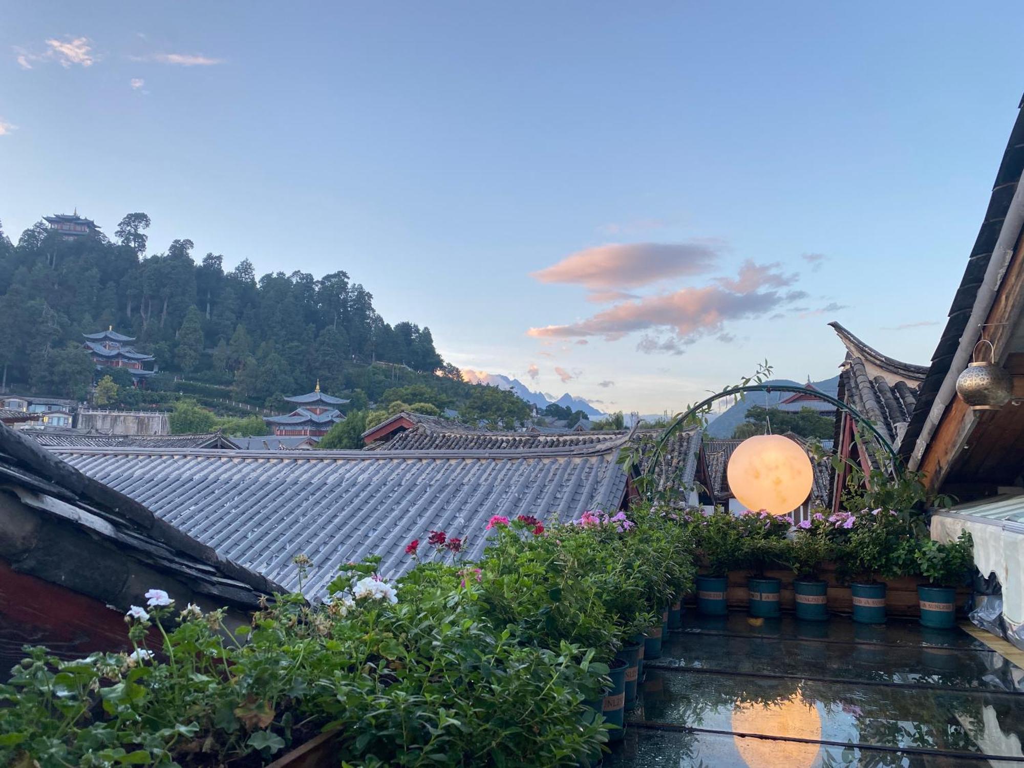 Lijiang Old Town Meiliju View Inn Екстериор снимка